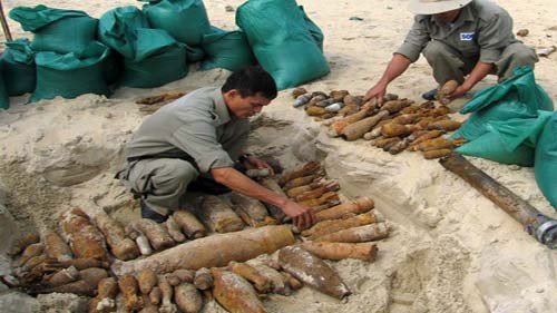 Efforts to deal with the aftermaths of bombs and mines in Vietnam - ảnh 1